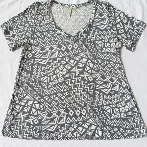 Shannon Passero Gray and White Geometric V-Neck Short Sleeve Top